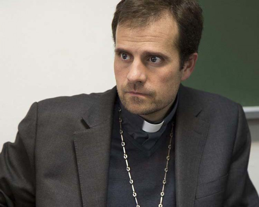Las decisiones de un papa que ya lo es y otro que va camino de serlo