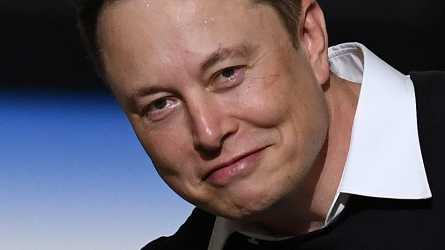 Musk amenaza con despedir a empleados de Tesla que no estén mínimo 40 horas presenciales