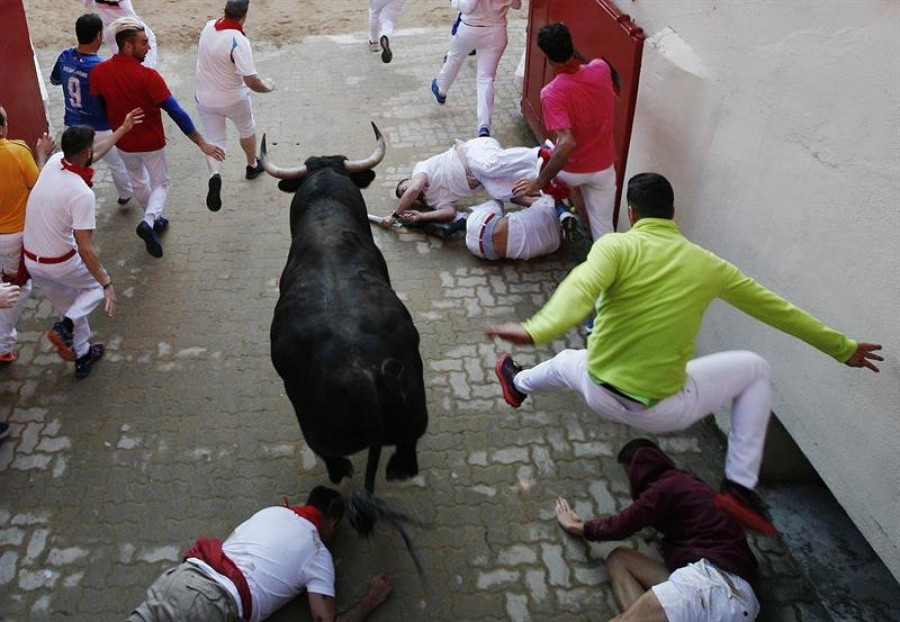 Cuarto encierro Sanfermines 2019: pánico con un corredor inconsciente