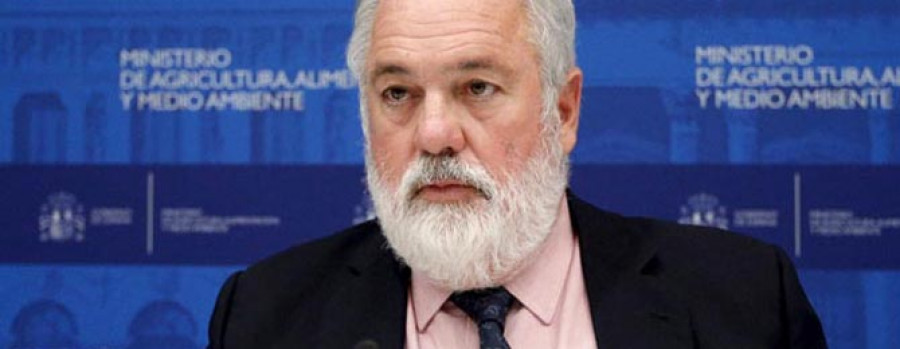 Cañete pide disculpas y asegura que siempre ha valorado igual a hombres y mujeres