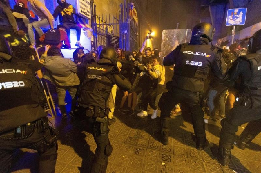 VIDEO: Batalla campal esta madrugada en Barcelona