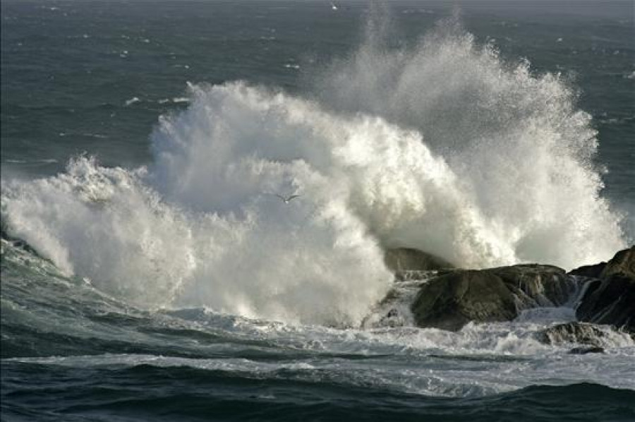 Alerta naranja en el litoral de A Coruña y Pontevedra por fuertes vientos