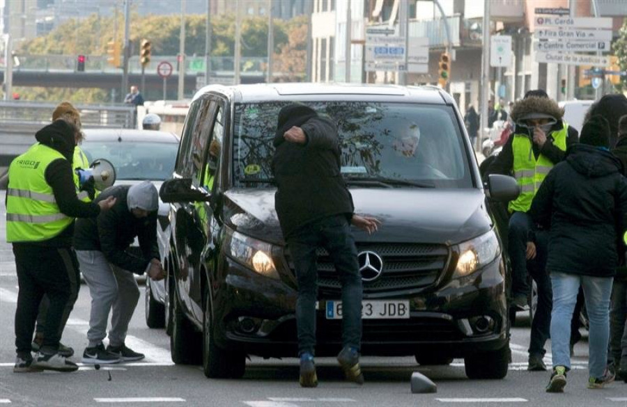 Uber y Cabify se van de Barcelona