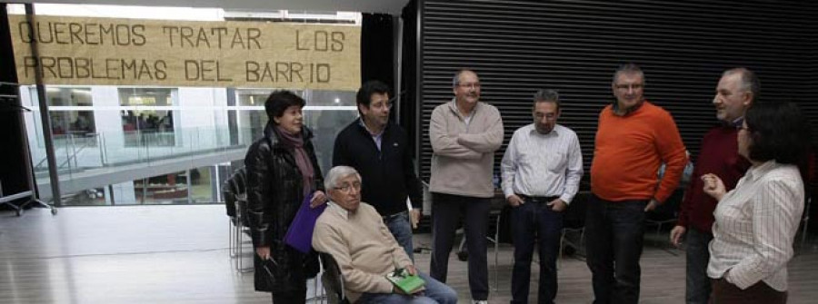 Nueve directivos de IAR se encierran en el centro cívico hasta que Negreira los reciba