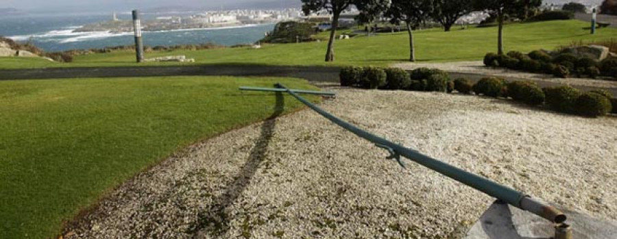 El temporal de viento deja un nuevo rastro de desperfectos en la ciudad