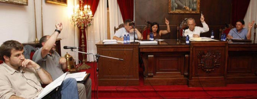 El pleno municipal abre la puerta  a la “privatización”  de Radio Betanzos