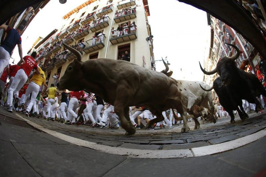 Sexto encierro Sanfermines 2019: los Núñez del Cuvillo dejan un corneado