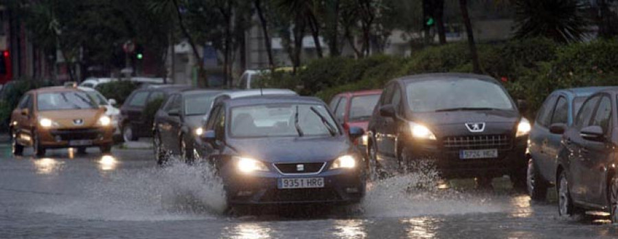 La alerta amarilla causa casi 20 inundaciones y desborda a los bomberos