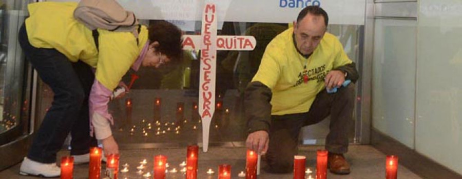 Los afectados por las preferentes claman contra las quitas, que se conocerán hoy