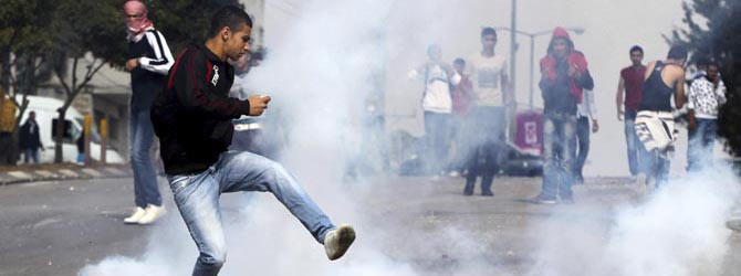 Israel negocia una tregua duradera, mientras sigue su ataque contra Gaza
