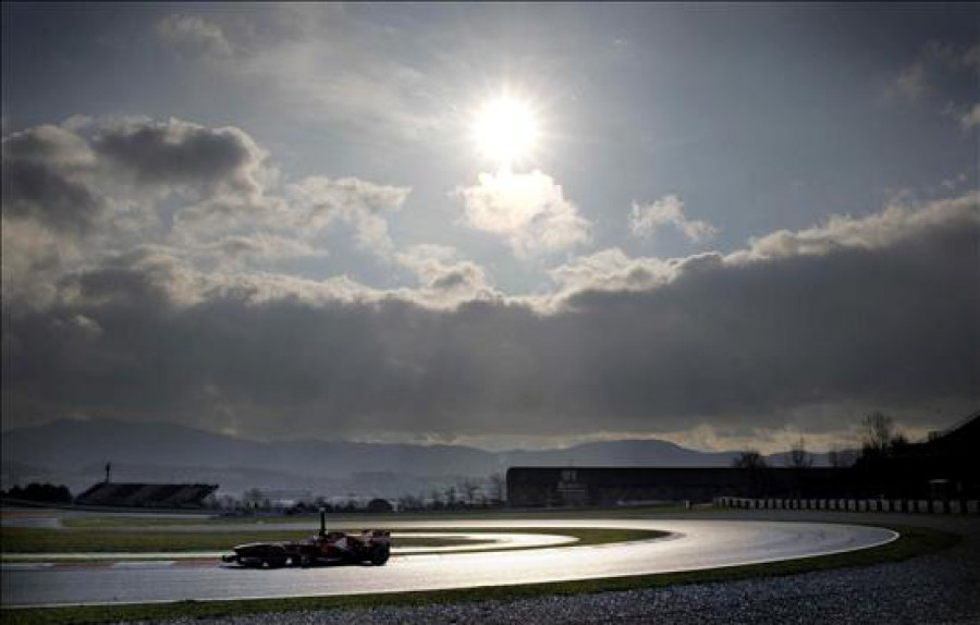 Cuatro pilotos bajan en Montmeló de 1:22 con medios, Alonso entre ellos