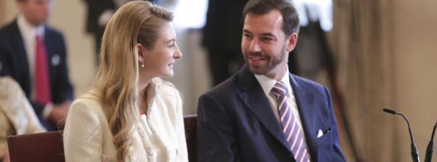 El último heredero soltero de las casas reales europeas se casa por lo civil
