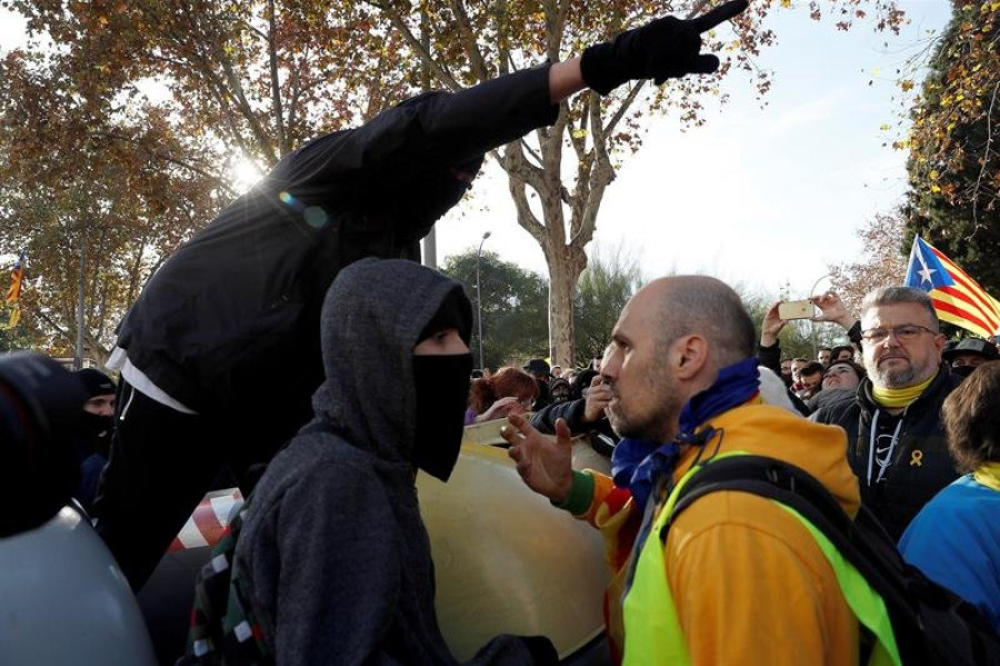 Agresión a un periodista de Intereconomía durante las protestas del 21-D