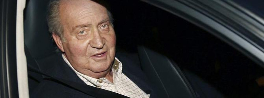 Don Juan Carlos se recupera de la operación para implantarle una prótesis en la cadera