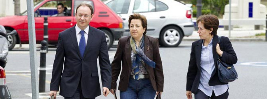 Farjas declara ante la juez que se reunió con Dorribo una vez y de manera oficial