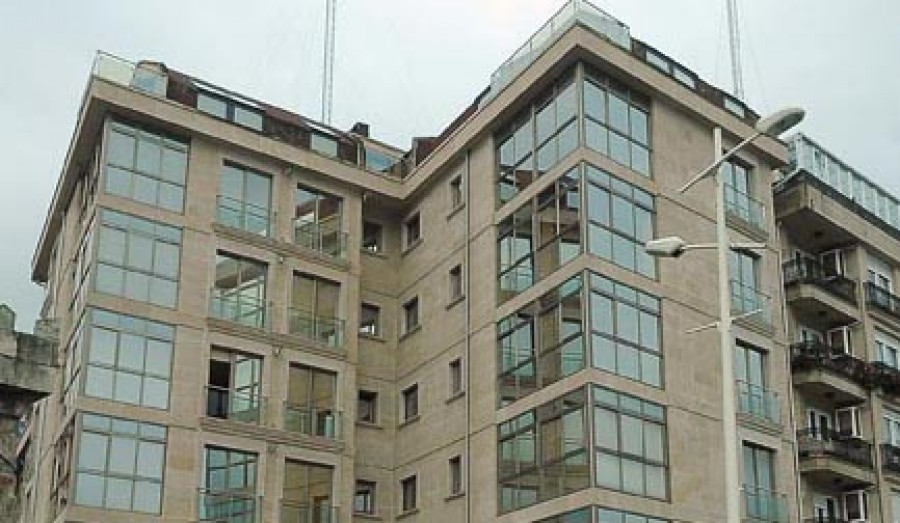 Anido fija el día 20 como fecha límite para el desalojo del edificio ilegal de la Marina