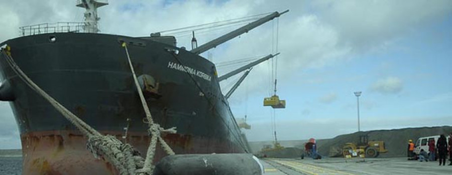 Solicitan la primera concesión para el traslado de graneles al Puerto Exterior