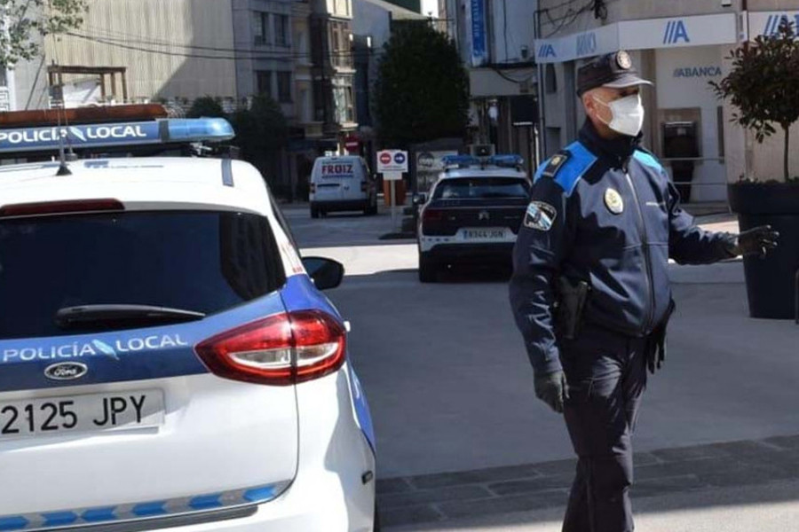 El 092 rescata a un bebé de un coche después de que su madre se dejara las llaves dentro