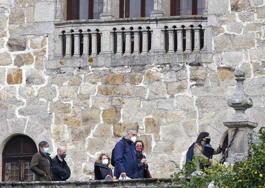 Los Franco intentan salvar los muebles  del pazo de Meirás