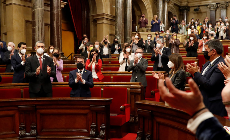 Las dos visiones del resultado de una encuesta en Cataluña