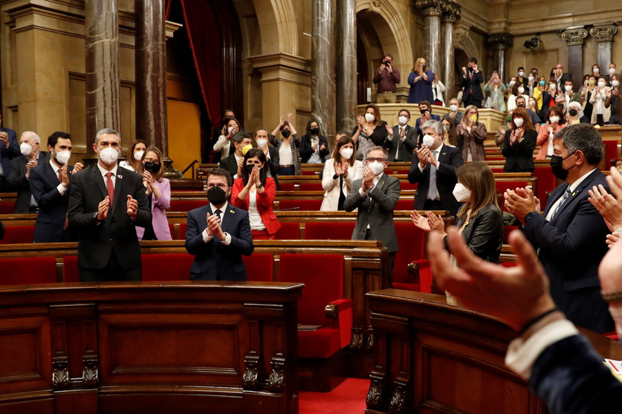 Las dos visiones del resultado de una encuesta en Cataluña