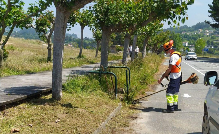 Miño ultima la adecuación de sus arenales de cara a la temporada de verano