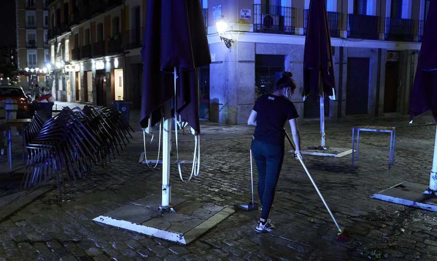 Rebelión autonómica contra la limitación al ocio nocturno y la hostelería
