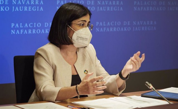 Darias defiende la vacunación con Janssen aunque afirma que habrá que estar 