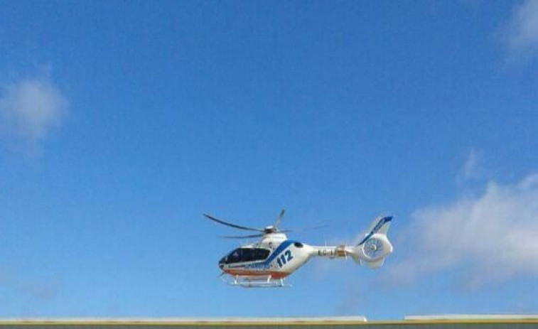 Excarcelado un conductor tras salirse su coche de la vía en Cerceda