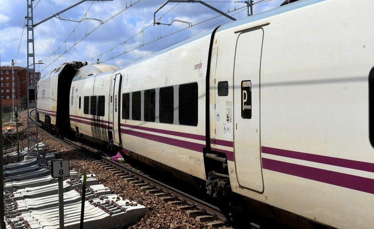 Una avería deja tirados a los 235 pasajeros del tren entre Barcelona y A Coruña