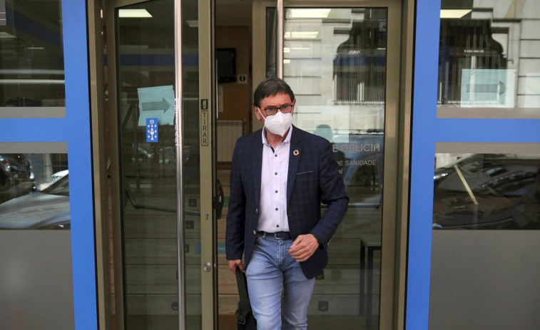 Un senador socialista amenazó con encerrarse en Sanidad si no le decían cuándo le vacunan