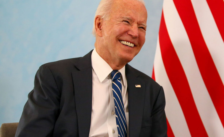 Biden se burla de la foto policial de Trump: 