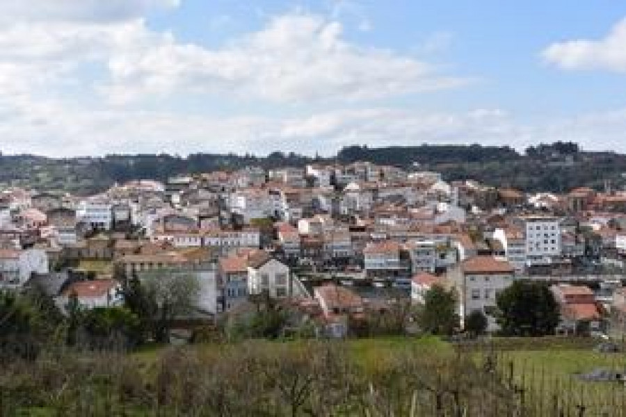 Un hombre dispara a otro con una pistola eléctrica en Betanzos tras discutir por los excrementos de un perro