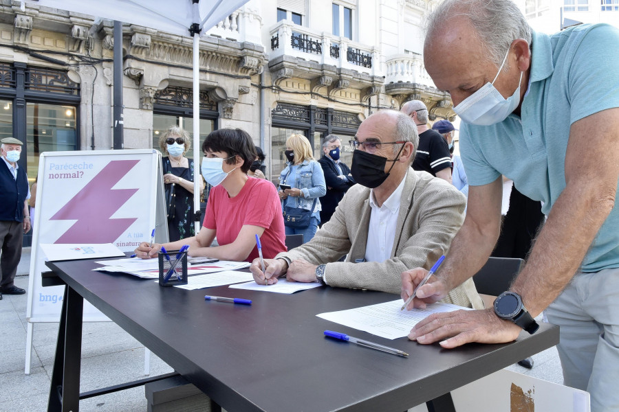 O BNG inicia na Coruña unha recollida de firmas contra a subida da luz