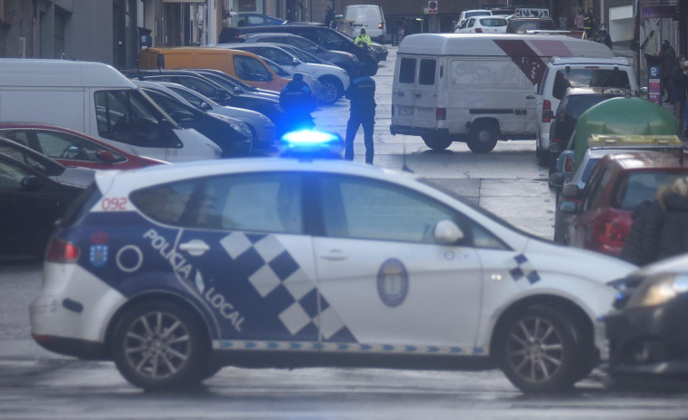 Un hombre armado con un cuchillo causa una ola de pánico en San Amaro