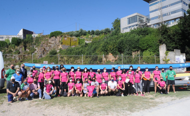 Más de treinta mujeres reman para dejar atrás el cáncer de mama