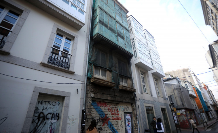 Ascega reclama a Urbanismo una ordenanza urgente para la colocación de toldos en la zona antigua