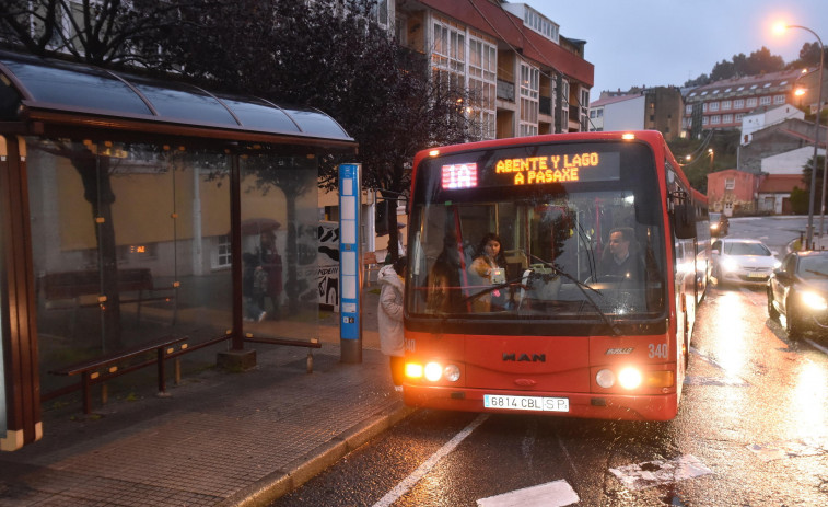Dos personas resultan heridas al colisionar un autobús urbano y un turismo en A Coruña