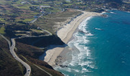 ​La carretera que conecta la playa de Barrañán con el puerto de Sorrizo pasa a ser peatonal