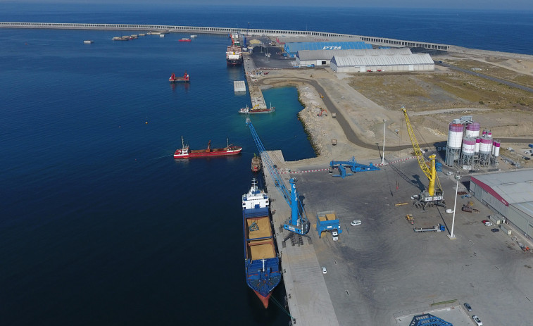El Puerto de A Coruña promueve un centro para fabricar estructuras eólicas