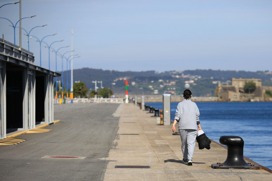 El muelle de Trasatlánticos no abrirá a los ciudadanos este fin de semana por el atraque de un buque militar francés