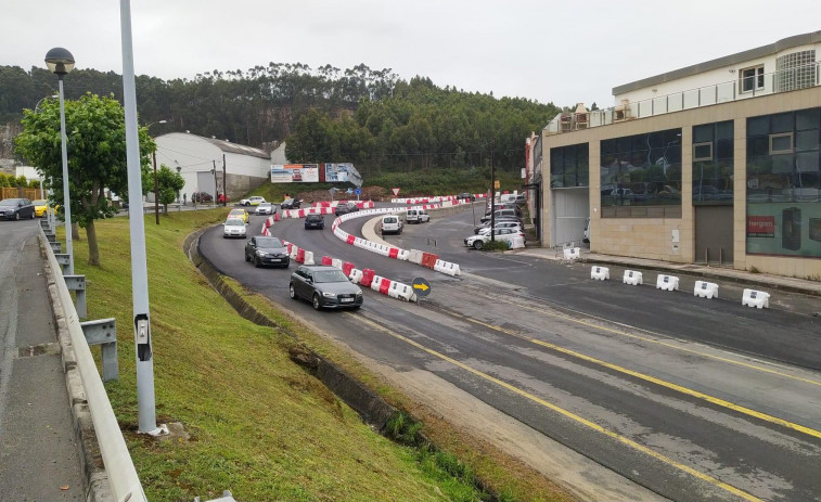 Entra en funcionamiento la glorieta para evitar el punto negro entre el enlace de la AG-55 y el embalse de Meicende