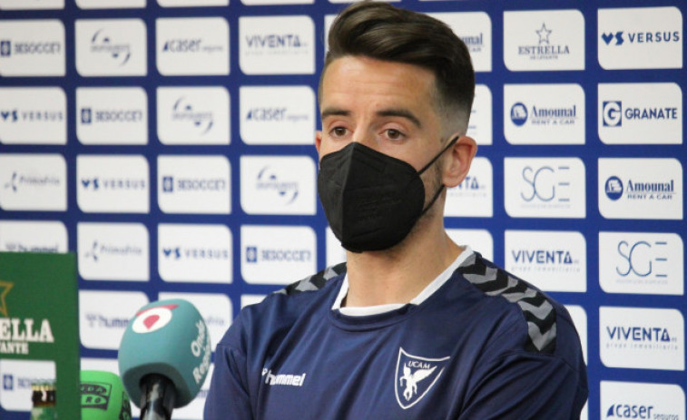 Rafa de Vicente, del UCAM, gusta para la línea medular