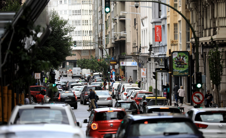 El corte al tráfico en la calle de Federico Tapia y la lluvia provocan pequeñas retenciones puntuales