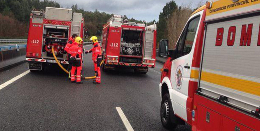 Un motorista pierde la vida tras colisionar con un poste de hormigón en Vilanova