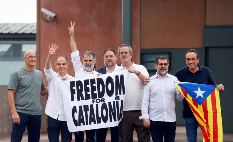 Junqueras, Forn, Rull, Turull, Romeva, Sànchez y Cuixart salen de Lledoners con el indulto