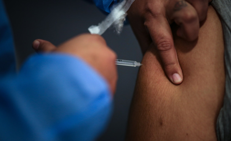 Galicia quiere empezar a vacunar a la franja de 30 a 39 años en la primera semana de julio