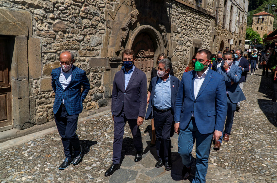 Feijóo, Revilla y Barbón reivindican la unión de comunidades en torno al Camino de Santiago