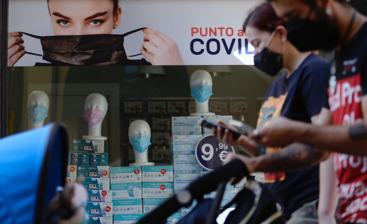 Los gallegos siguen teniendo que usar mascarilla en el transporte, el trabajo e interiores