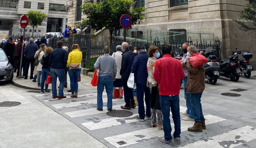 Colas en el Banco de España para cambiar las pesetas antes de que termine el plazo